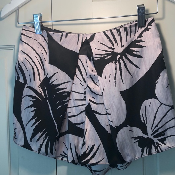 Kendall + Kylie Silk Shorts - Picture 1 of 3